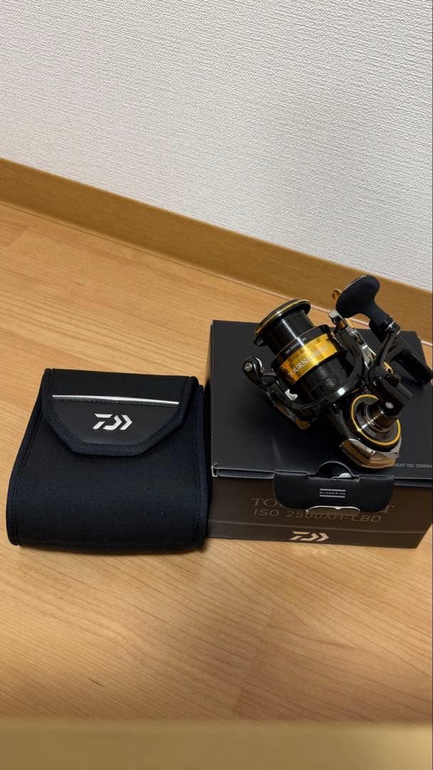 DAIWA tournament ISO 2500XH-LBD スピニングリール