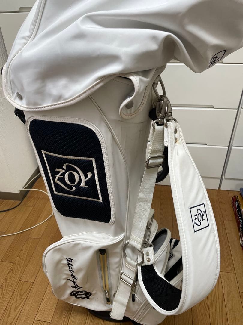 ゾイホワイト ゴルフバッグ スタンド式ヘッドカバー付き