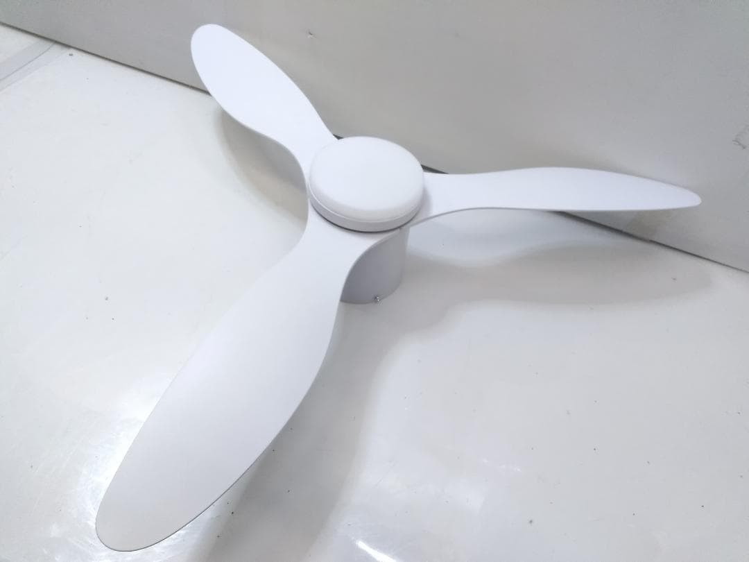 未使用 LEDシーリングファンライト Ra85 3枚 天井照明 リモコン付 △