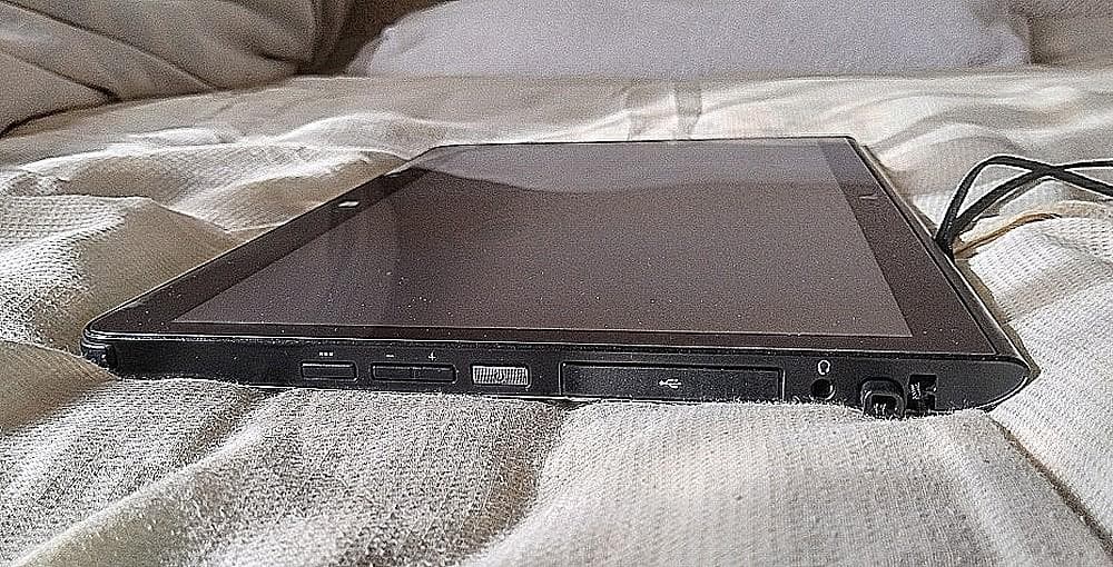 Windowsタブレット本体 FujitsuArrowsTab Q736/P RAM:4GB ROM:128G