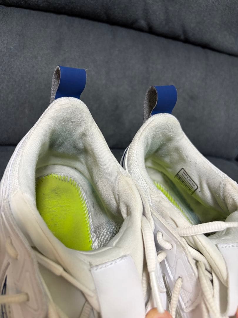 Mizuno バレーボールシューズ ウエーブモーメンタム3 28.5cm