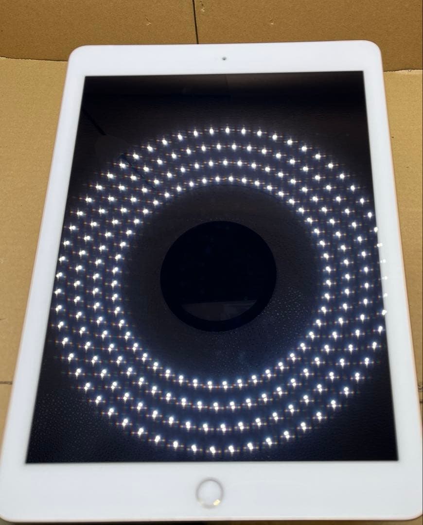 訳ありiPad (第５世代) Wi-Fi + Cellular 128ゴールド