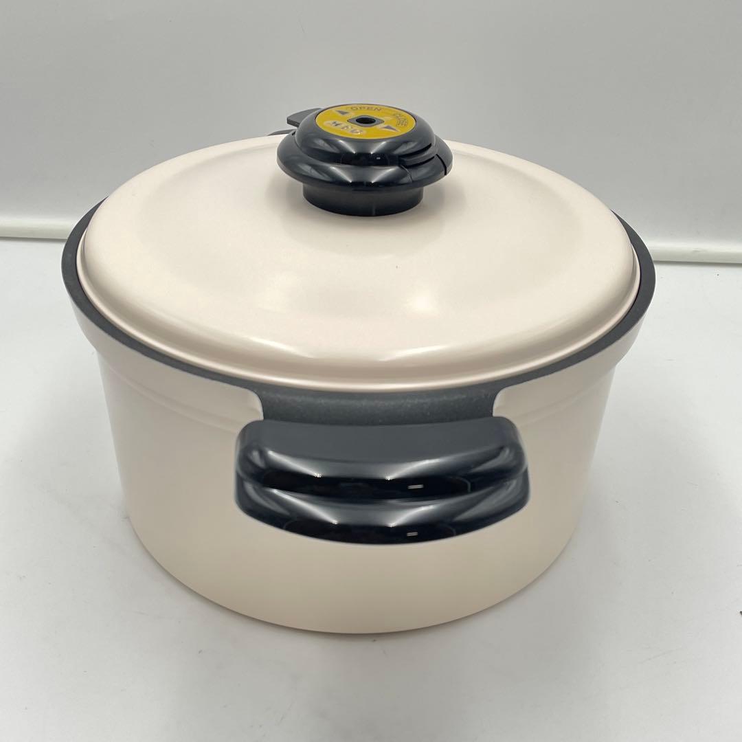 美品　MFG クッキング炊飯煮込み鍋　22cm 調理器具 両手鍋　ホワイト