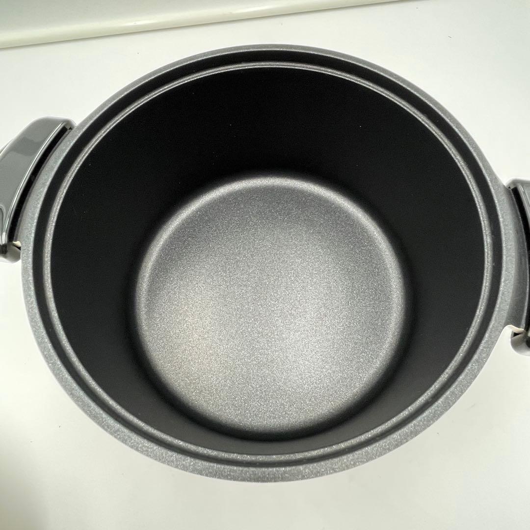美品　MFG クッキング炊飯煮込み鍋　22cm 調理器具 両手鍋　ホワイト