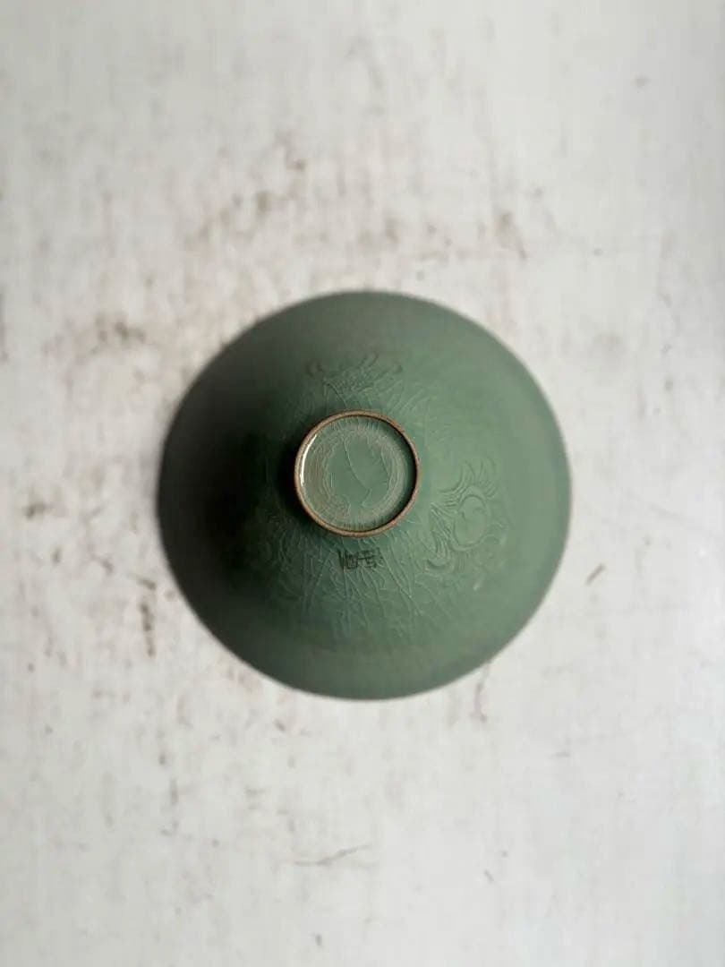 885 未使用 青磁象嵌雲鶴紋平茶碗 人間文化財 陶芸家 柳海剛作 韓国 茶道