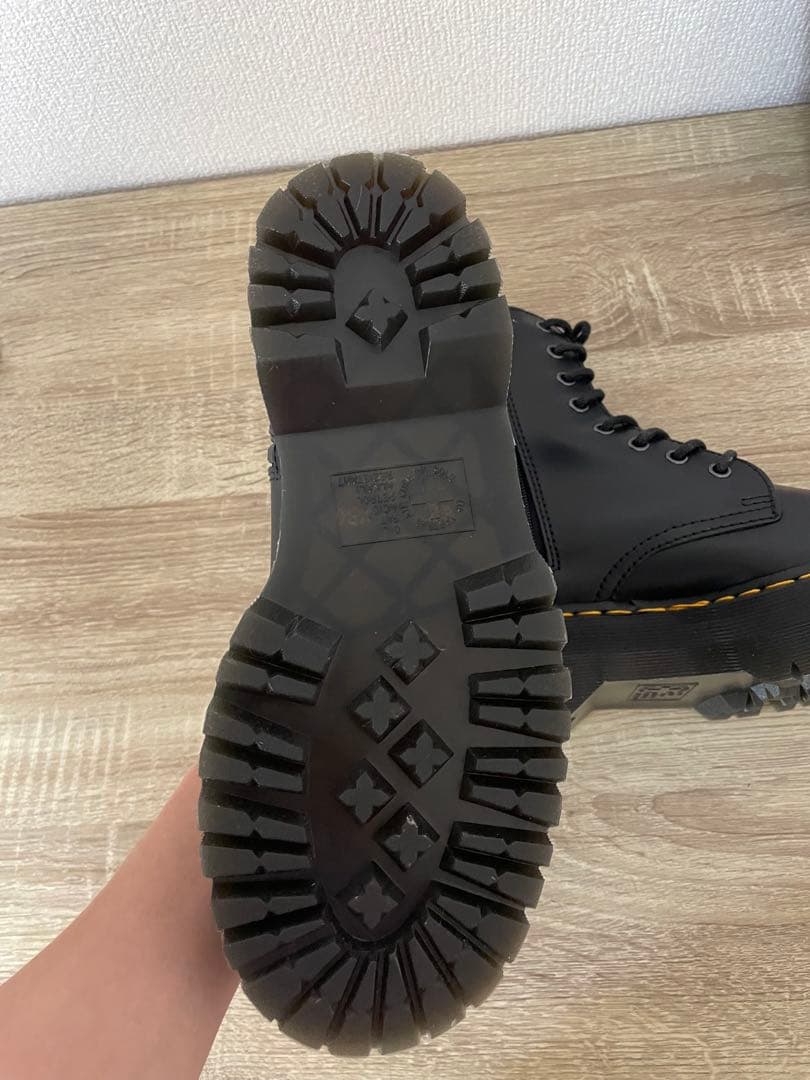 未使用新品　正規品ドクターマーチンDr Martens JADON８ホールUK6