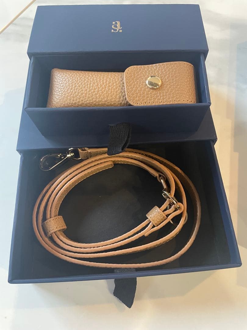 お値下げ明日まで⭐︎iPhone16pro ケース リップケース・ストラップ付き