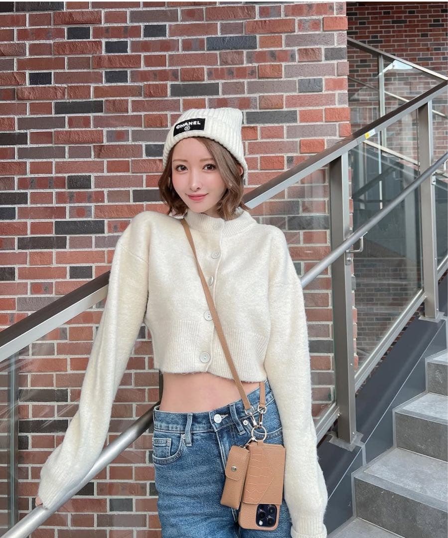 お値下げ明日まで⭐︎iPhone16pro ケース リップケース・ストラップ付き