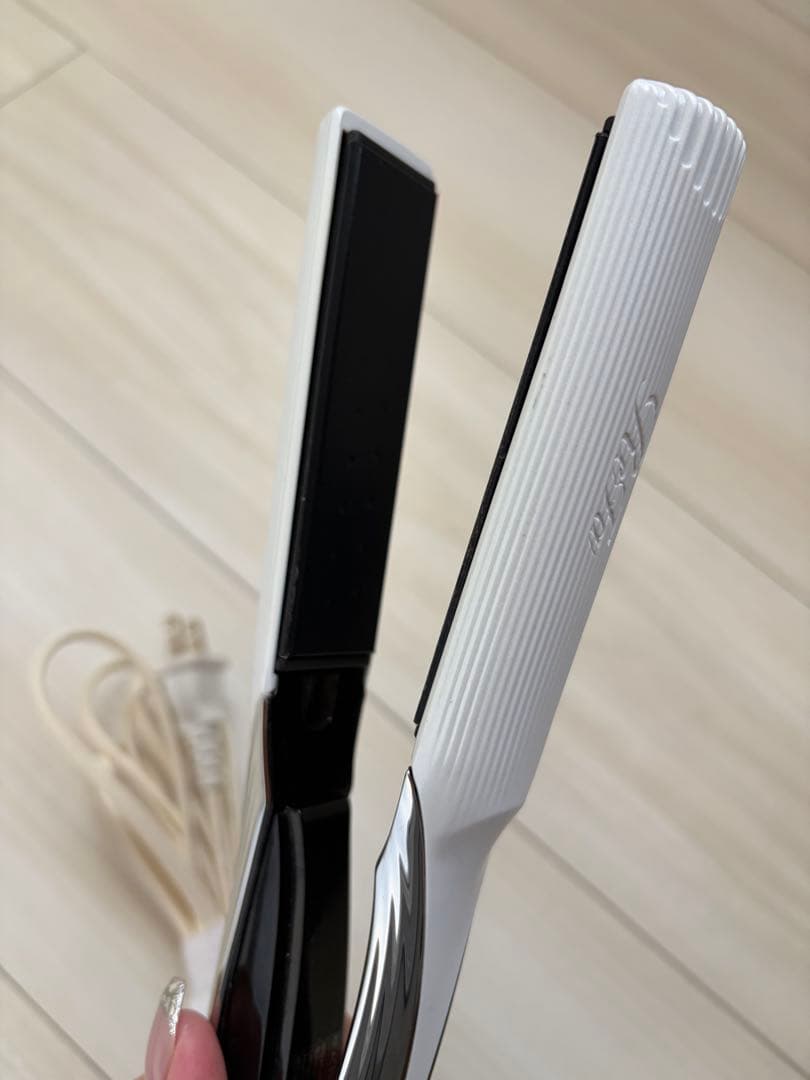 ストレートヘアアイロン セラミックプレート ホワイト　リファ　Refa