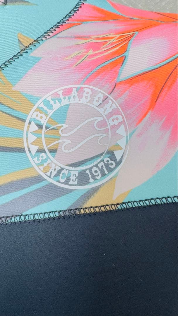 BILLABONG フルスーツ 黒 花柄