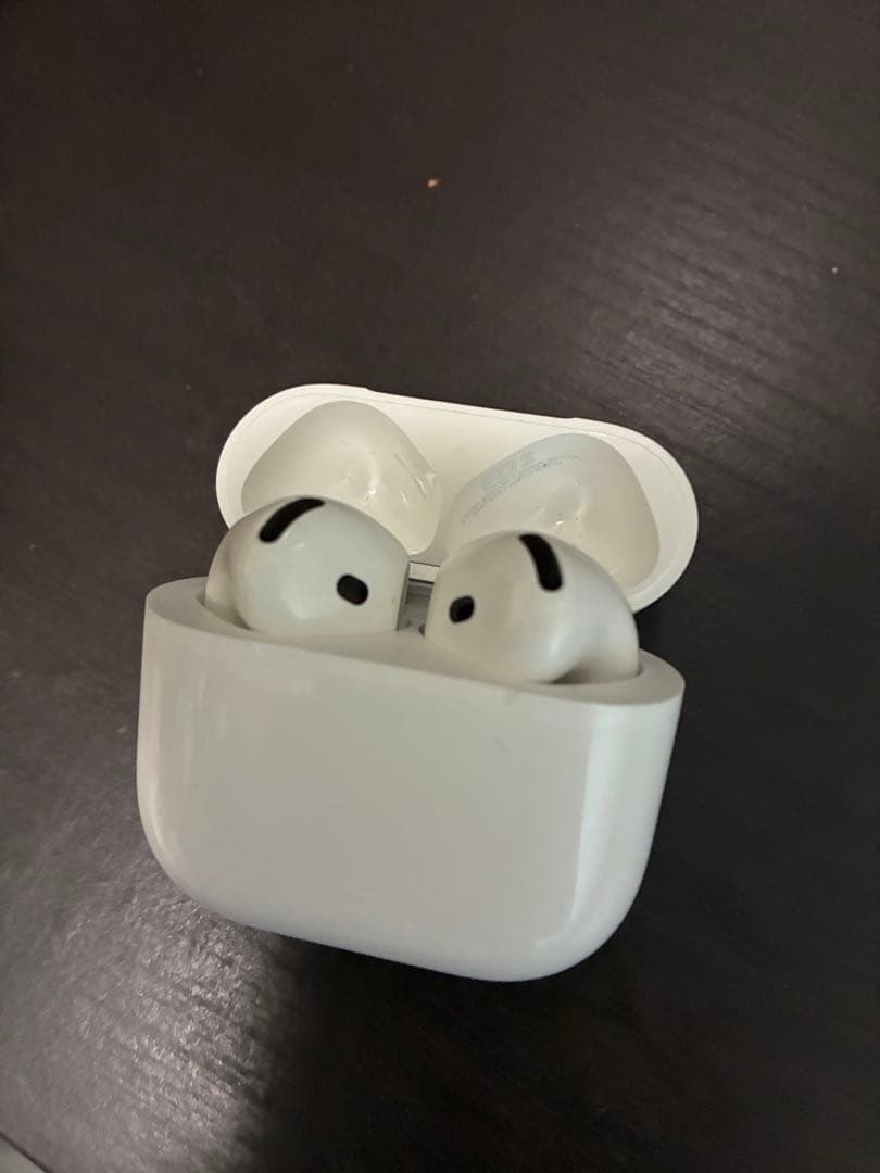 【早い者勝ち】AirPods4 アクティブノイズキャンセリング搭載モデル