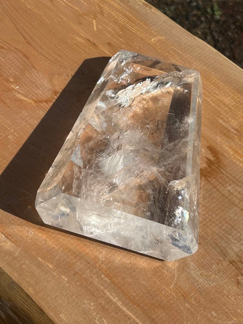 水晶透明度が高く最高品質AAAAAレインボークラック入