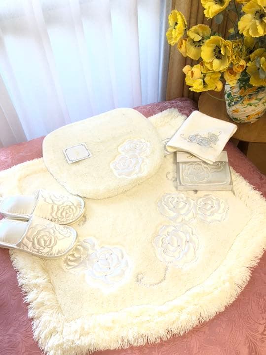 専用になりましたおまとめ　新品未使用　ローラアシュレイ　トイレタリー　バスマット