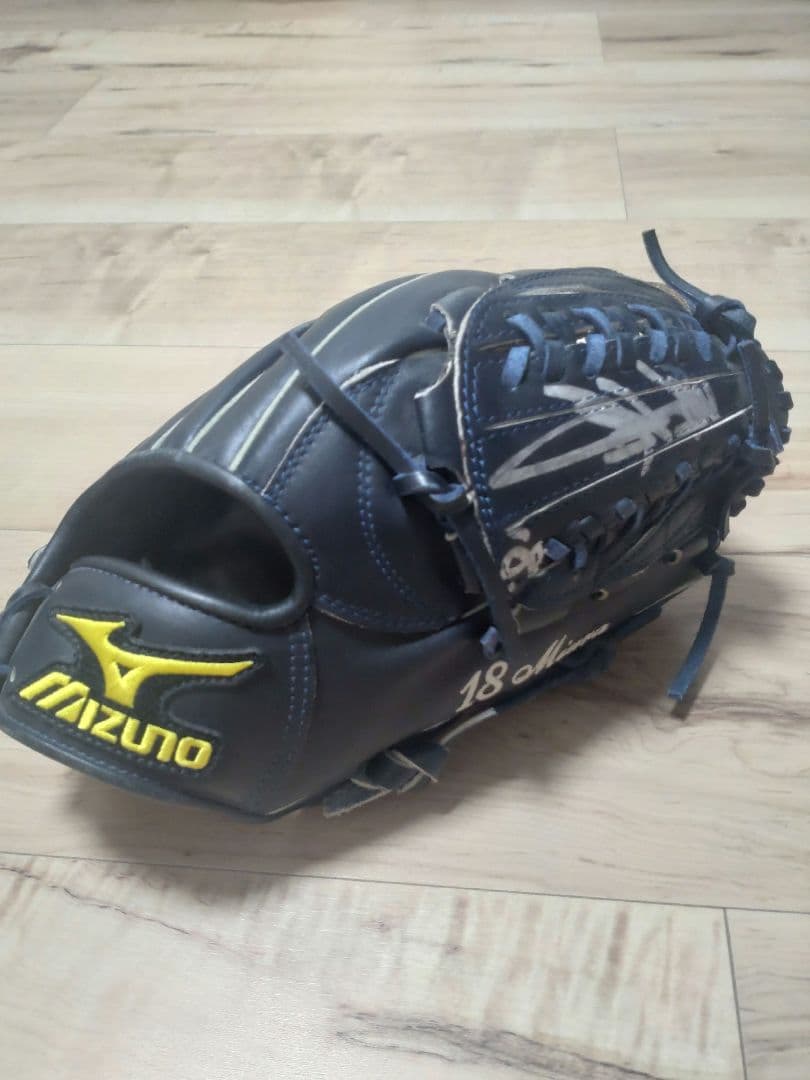 横浜DeNAベイスターズ 三浦大輔 直筆サイングローブ