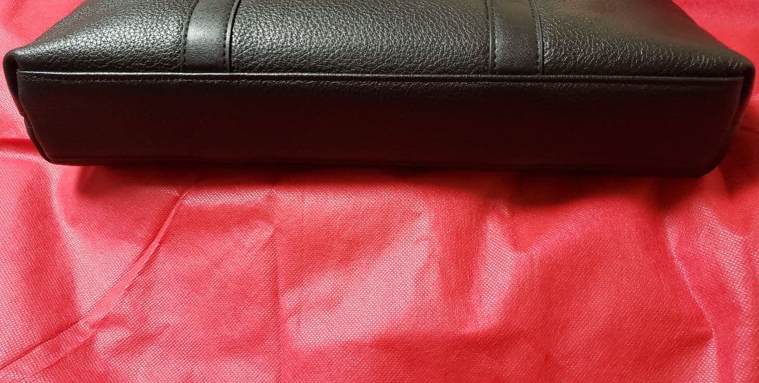 PRADA　プラダ ビジネスバッグ　A4収納 　三角ロゴ　レザー製　美品♪