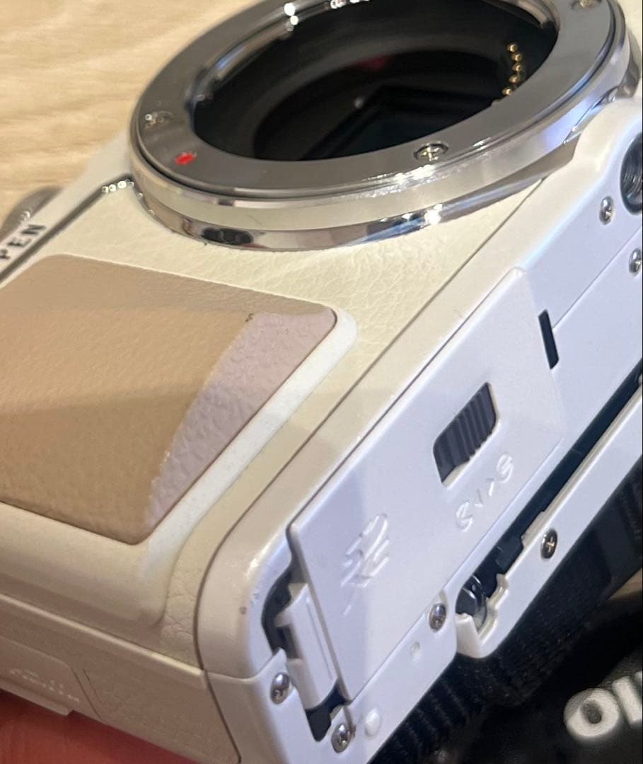 OLYMPUS PEN ミラーレス一眼カメラ ホワイト