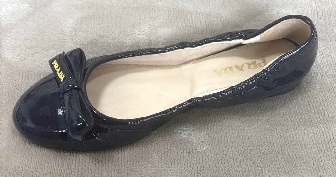 PRADA ネイビー パテントフラットシューズ