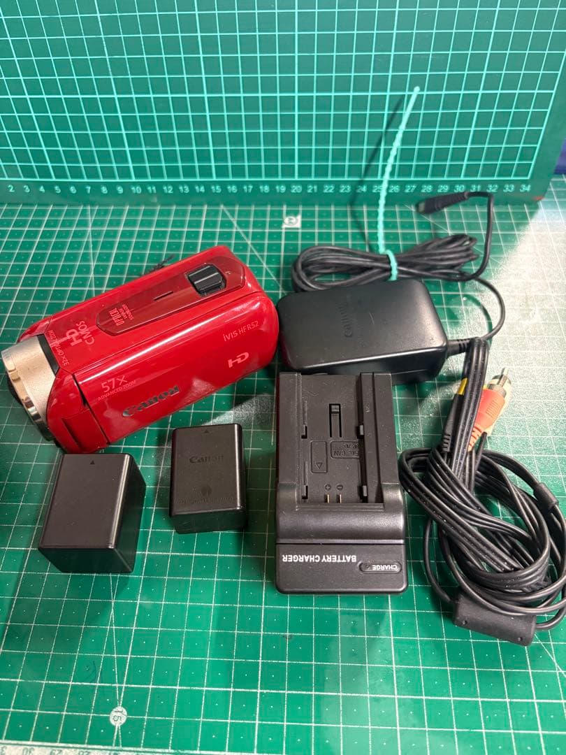 Canon ビデオカメラ　ivis HF R52 レッド