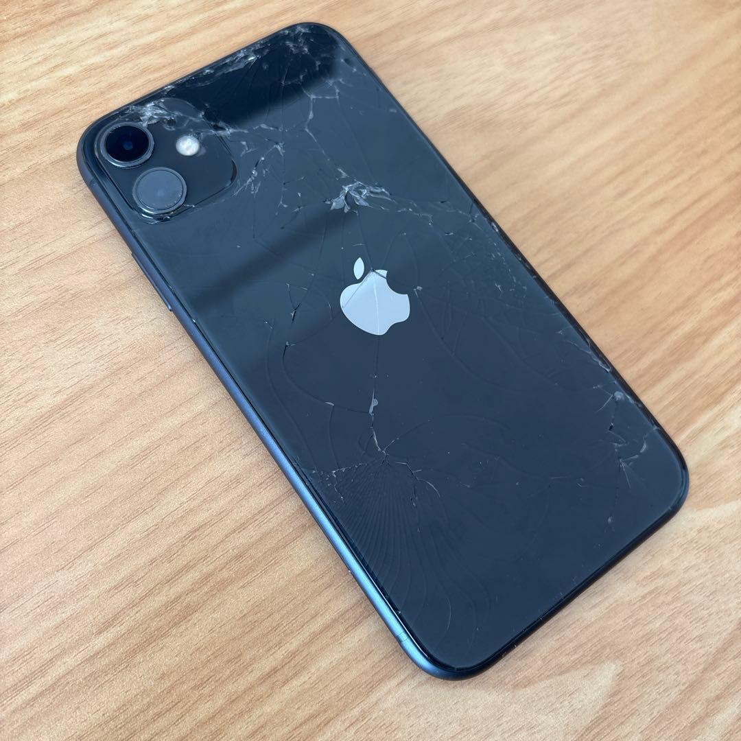 Apple iPhone 11 ブラック (背面ひび割れ)