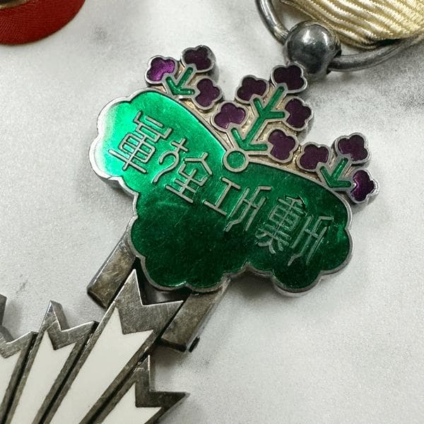 勲章　勲六等単光旭日章　共箱・略章付き