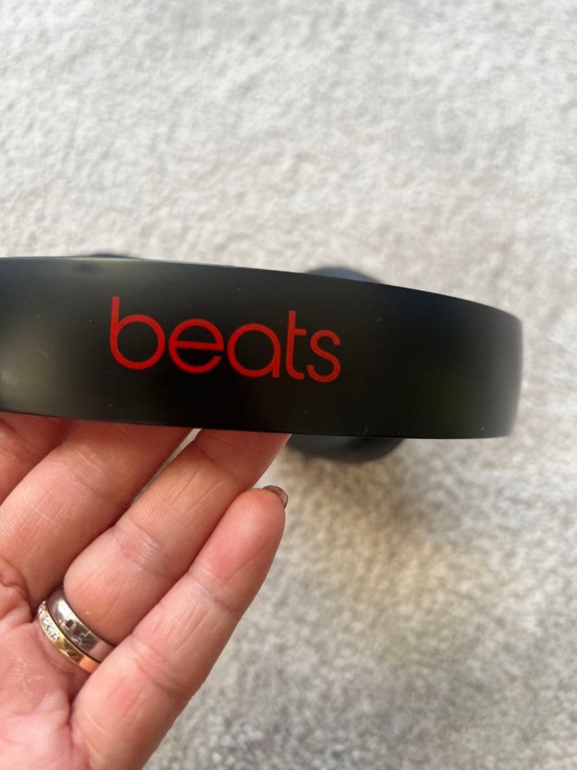 Beats Studio3 Wirelessオーバーイヤーヘッドフォン レジス…