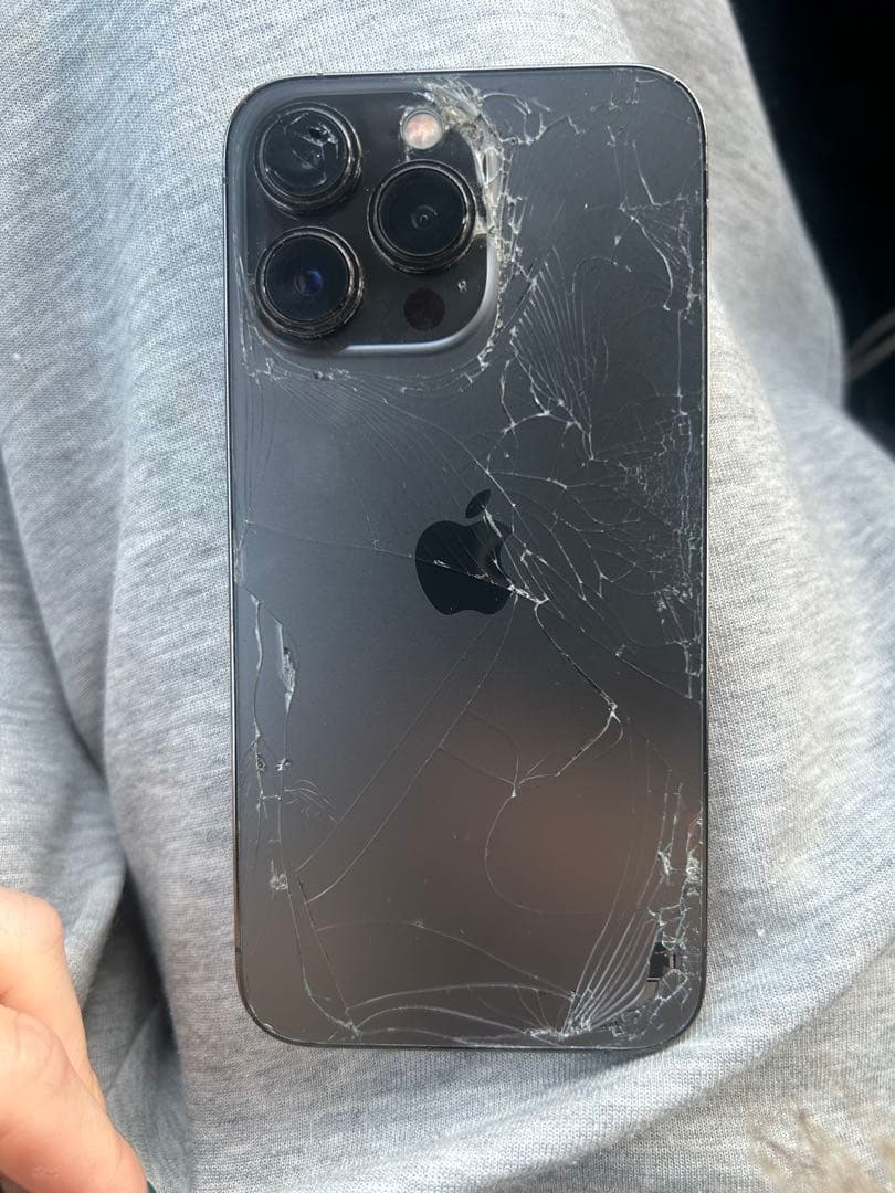 Apple iPhone 13Pro 本体 背面ひび割れ