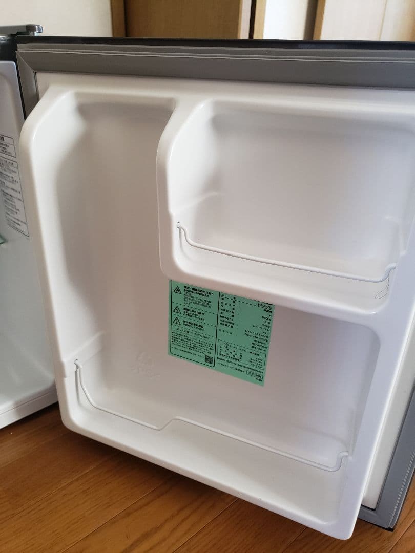 最終価格※Hisense シルバー小型冷蔵庫 ガラス棚付き