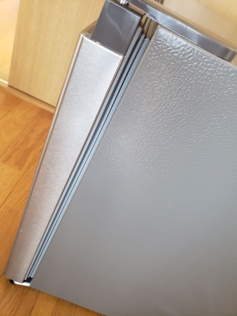 最終価格※Hisense シルバー小型冷蔵庫 ガラス棚付き