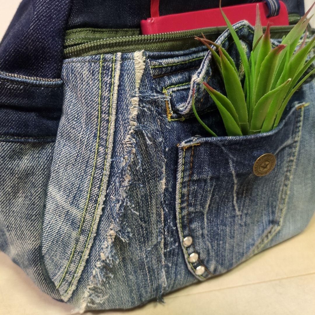 デニムリメイクバッグ　4way 　リメイクデニム　リュック　トート　ショルダー
