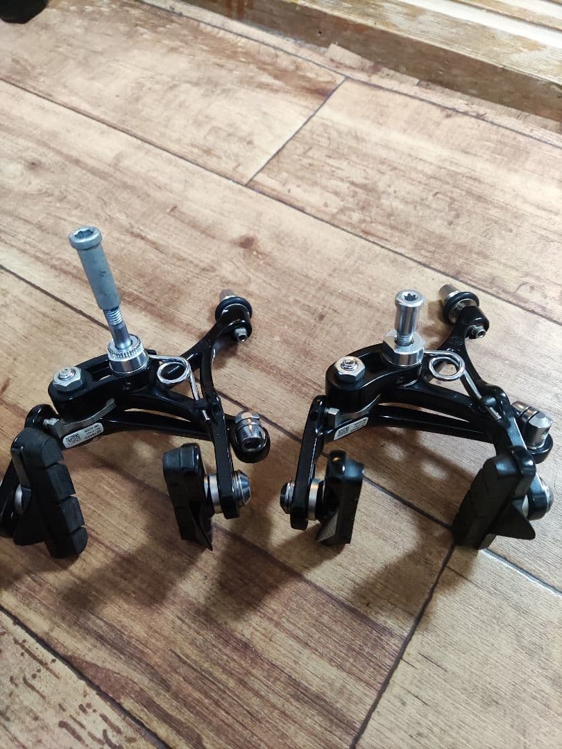 Campagnolo Athenaブレーキキャリパー。表と裏