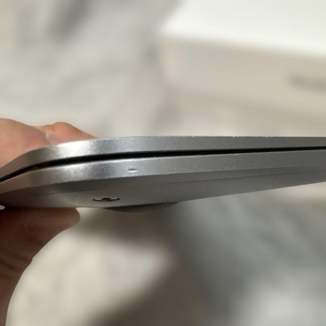 Apple MacBook Air 13インチ・Intel Core i5