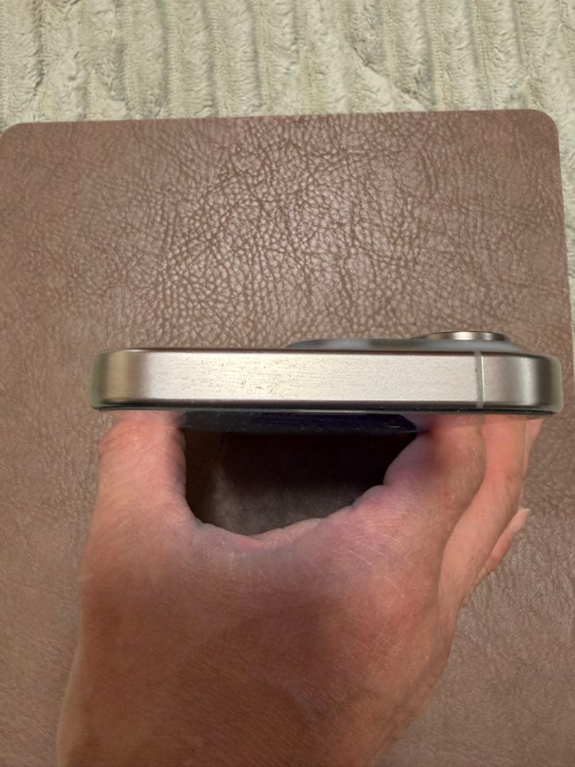 Apple iPhone 15Pro ナチュラルチタニウム本体