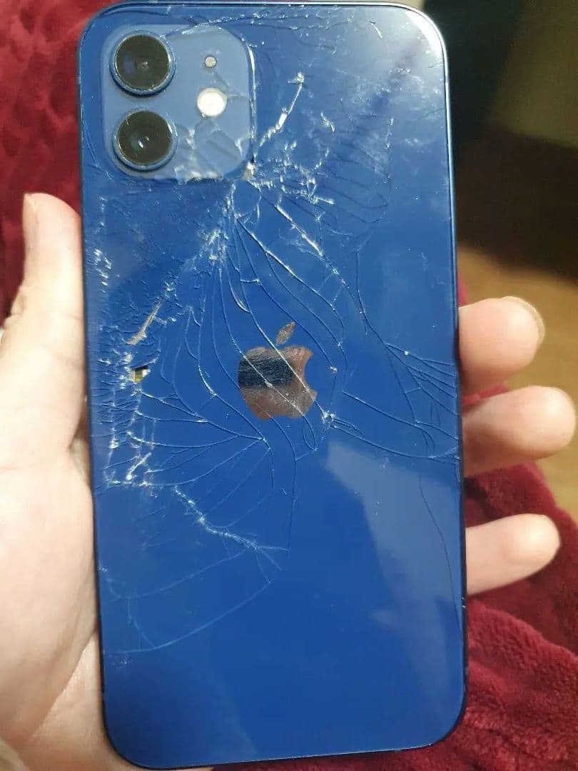 Apple iPhone 12 青 背面ひび割れあり