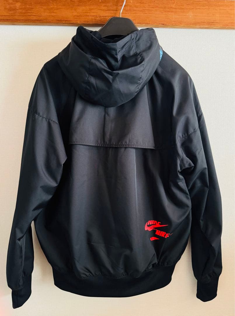 新品　NIKE ナイロンパーカー　ナイロンジャケット　ウィンドブレーカー　ナイキ