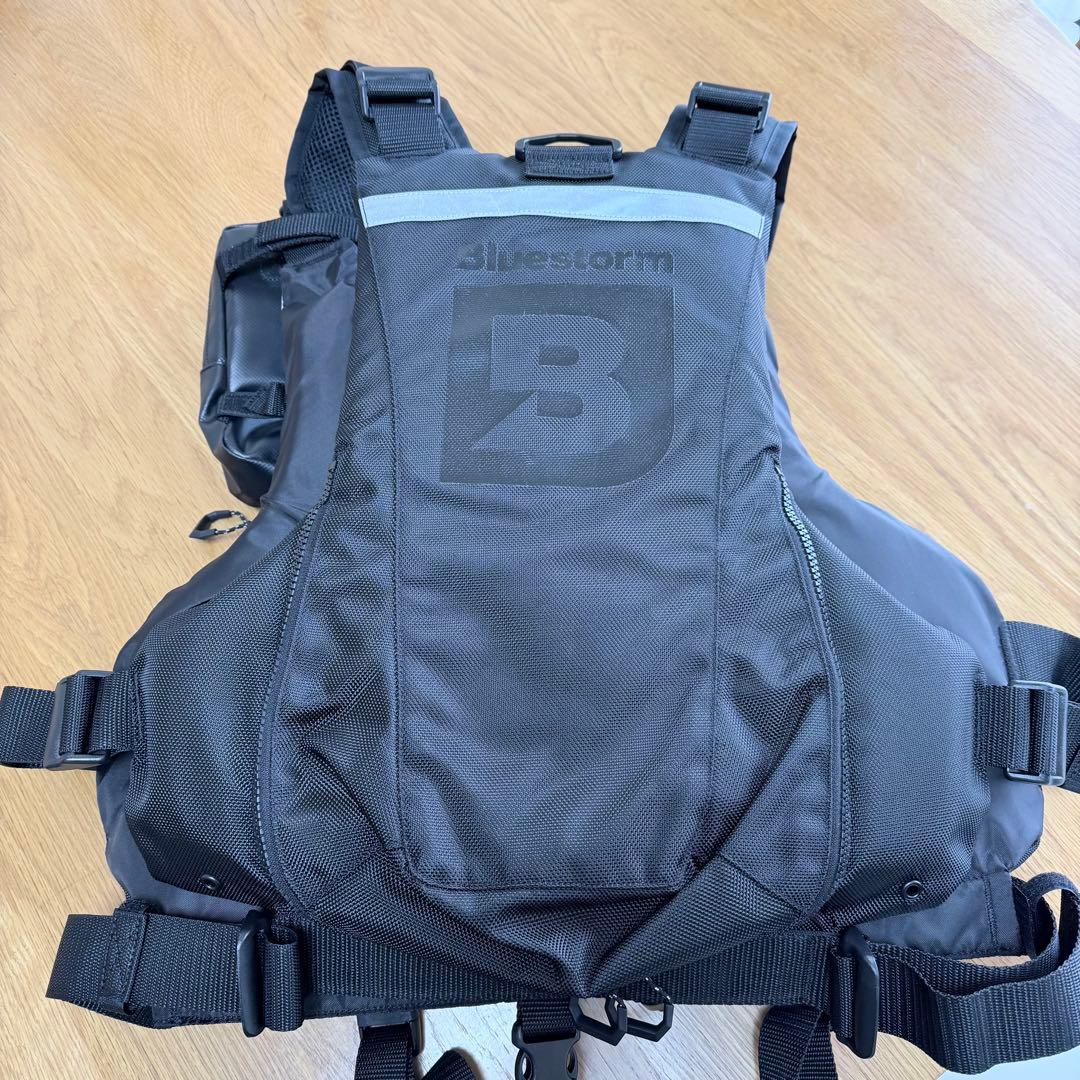ブルーストーム Bluestorm レバンテ フローティングベスト実釣未使用品