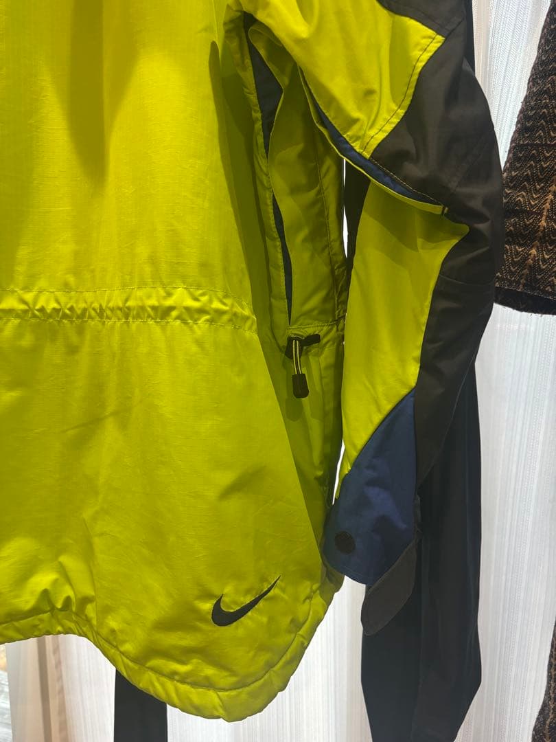 NIKE ナイキ　acg アウター　未使用にた近い　L