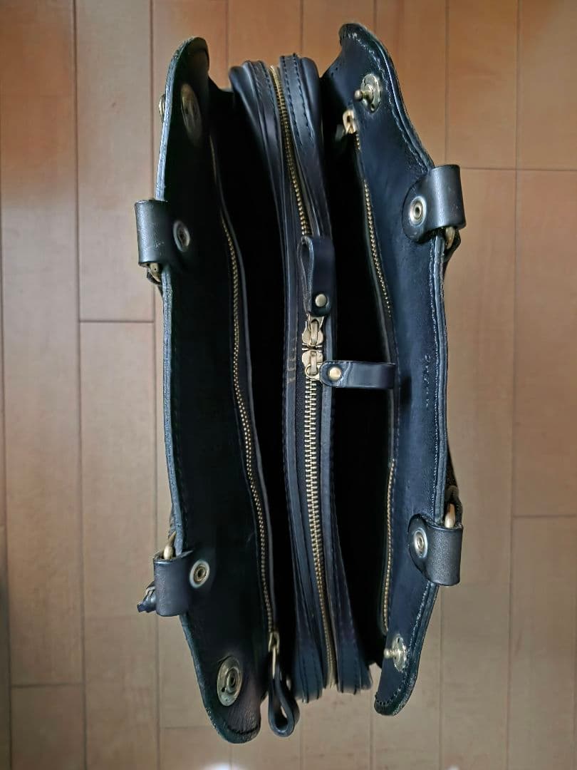 ヘルツ オルガン ドイツホックのビジネスバッグ 〈現品販売品 〉