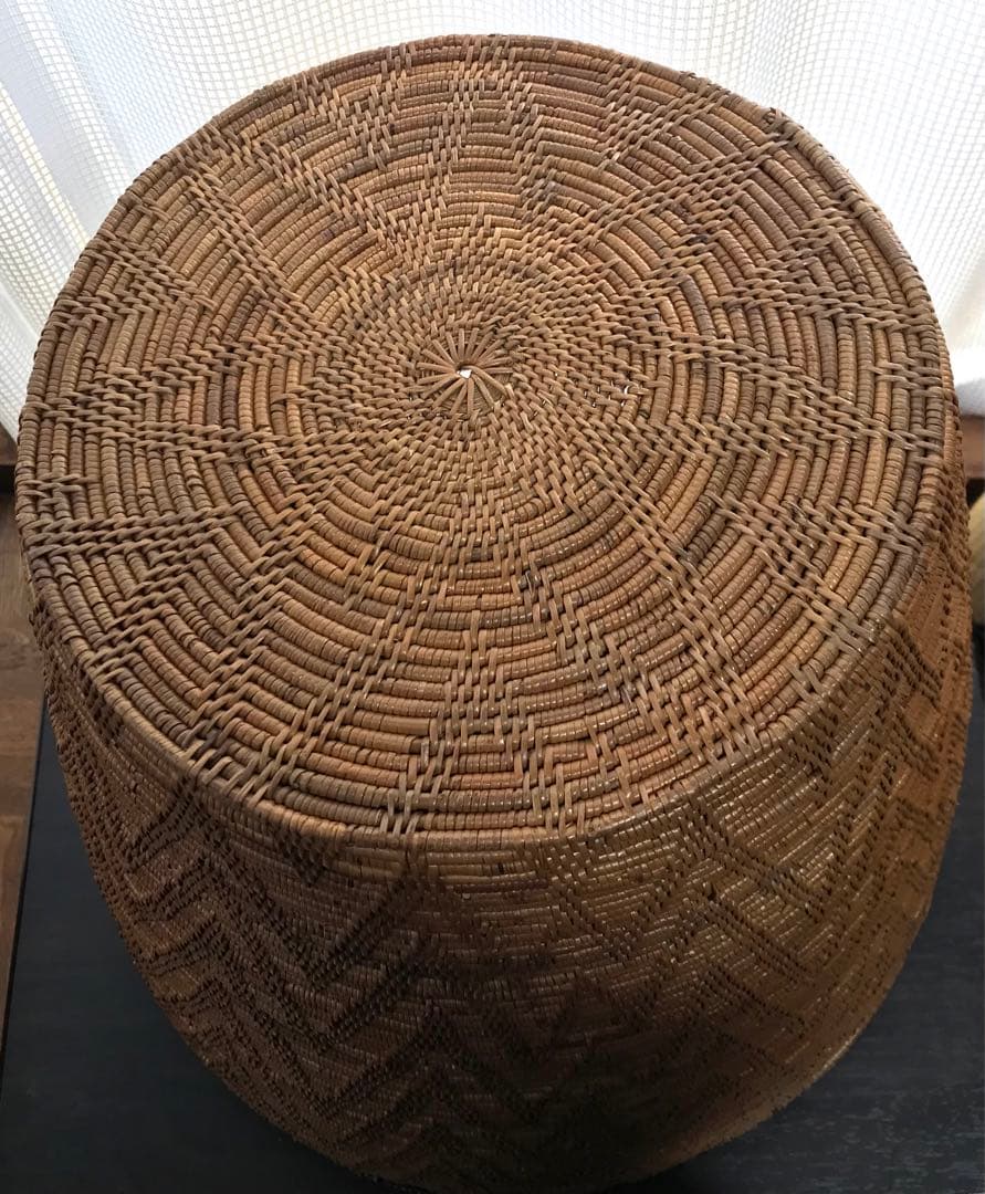 アタ製　フタ付大型カゴ　バスケット小物入れ　中古品