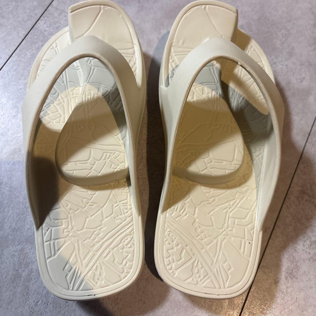 RACBAKI アイボリー トングサンダル