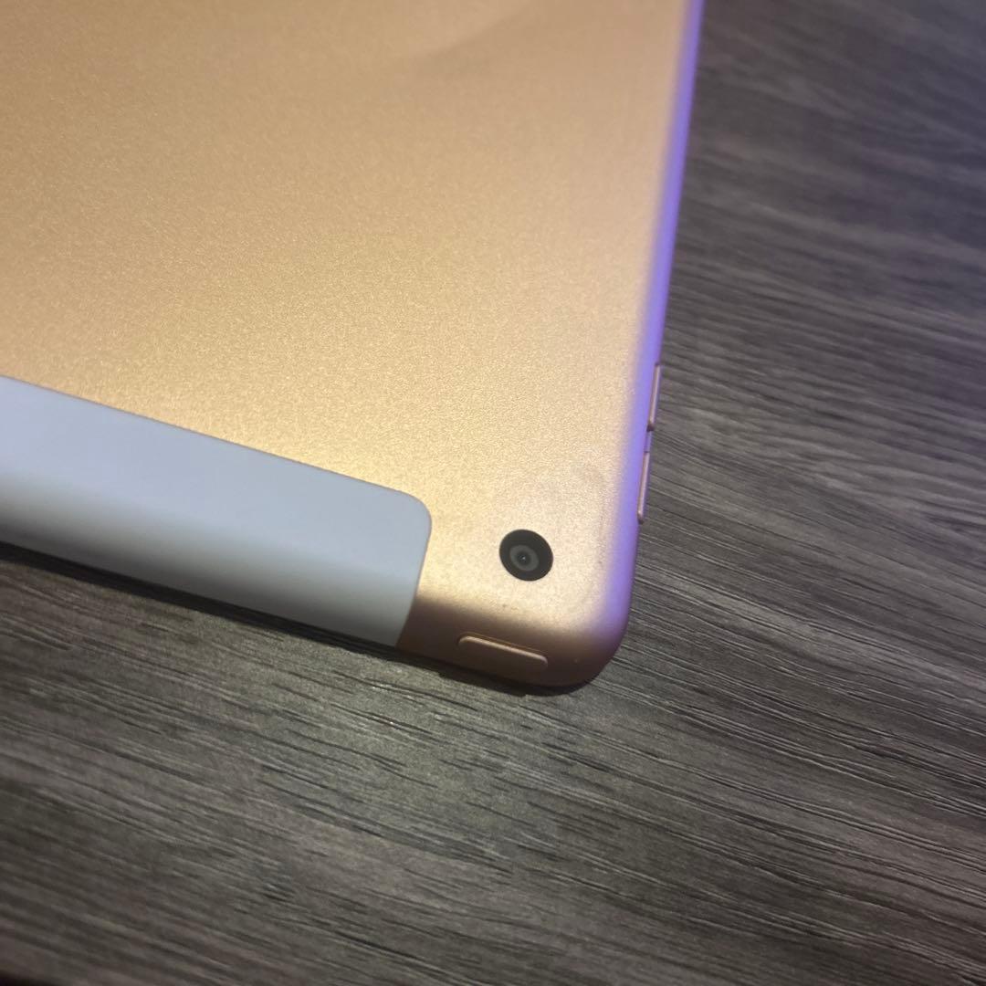 iPad第8世代128GB中古　物理SIM使用可能です