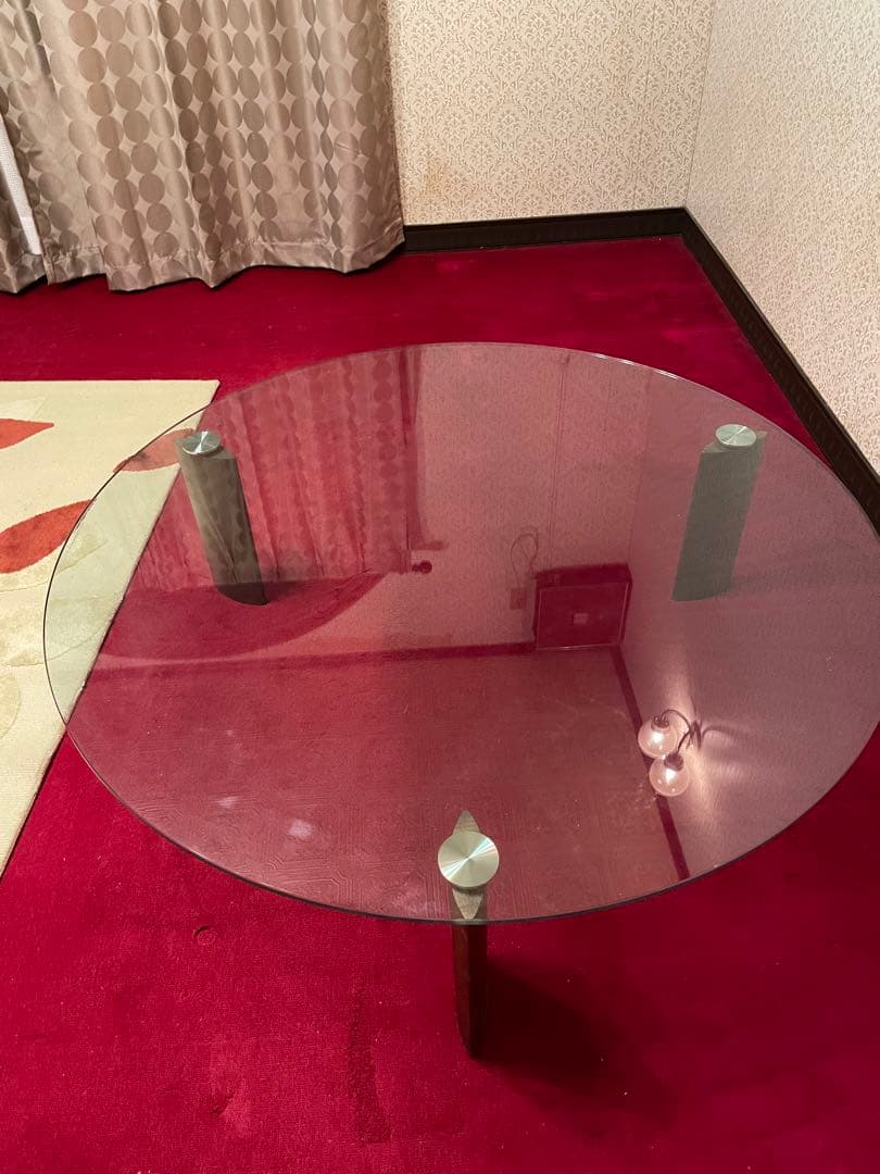 イタリア ナツッジ NATUZZI のガラステーブル 美品