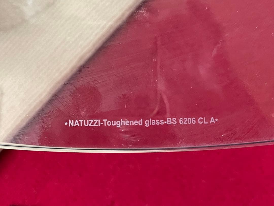 イタリア ナツッジ NATUZZI のガラステーブル 美品