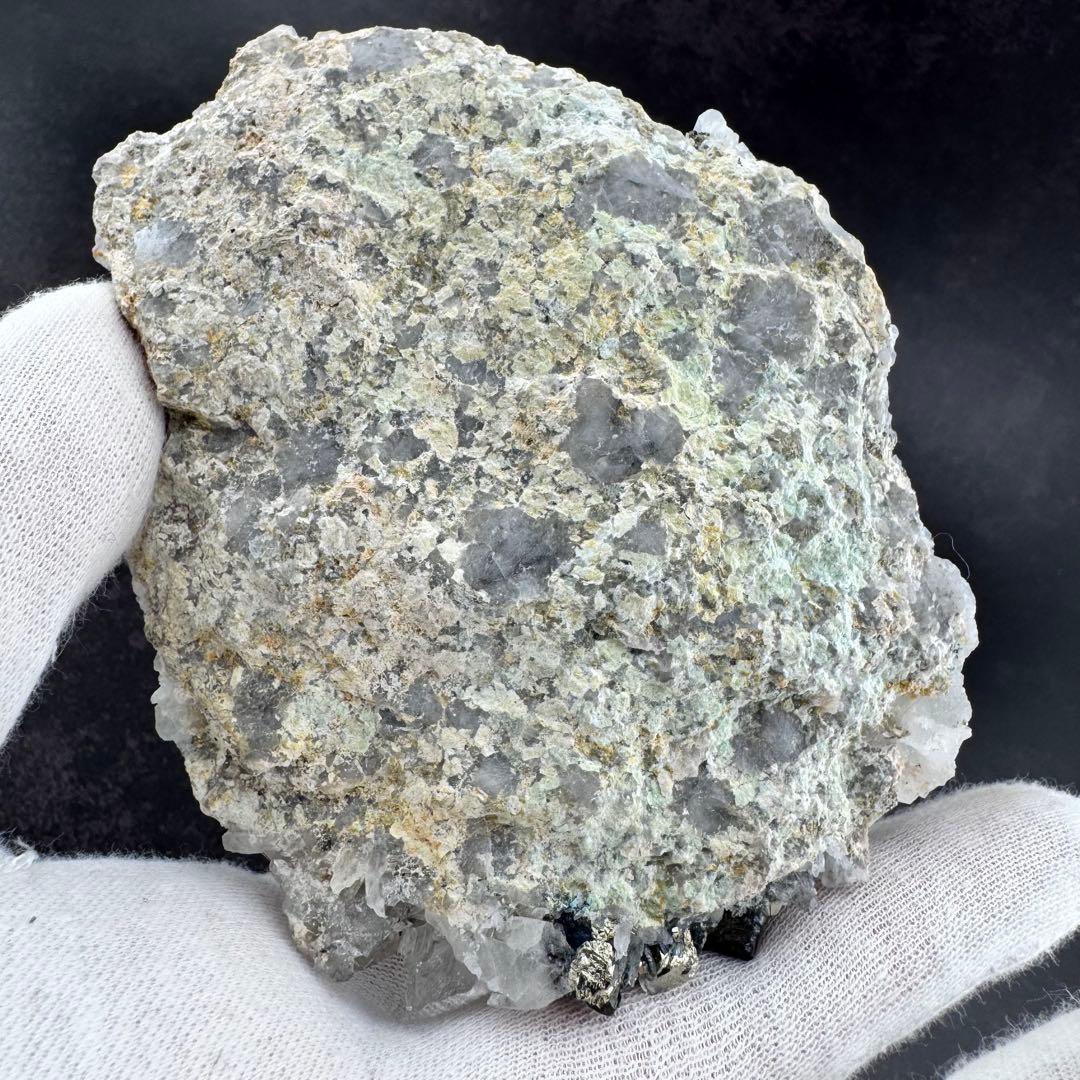 G-129パイライト共生 水晶クラスター 黄鉄鉱 自形結晶 鉱物標本 天然石