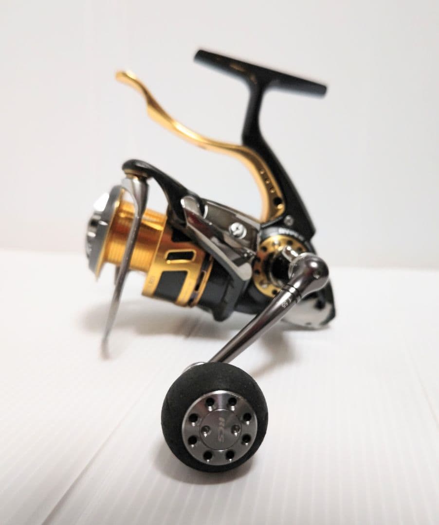 バラサンハンドル付き ダイワ トーナメント イソＺ３０００ＬＢＤ