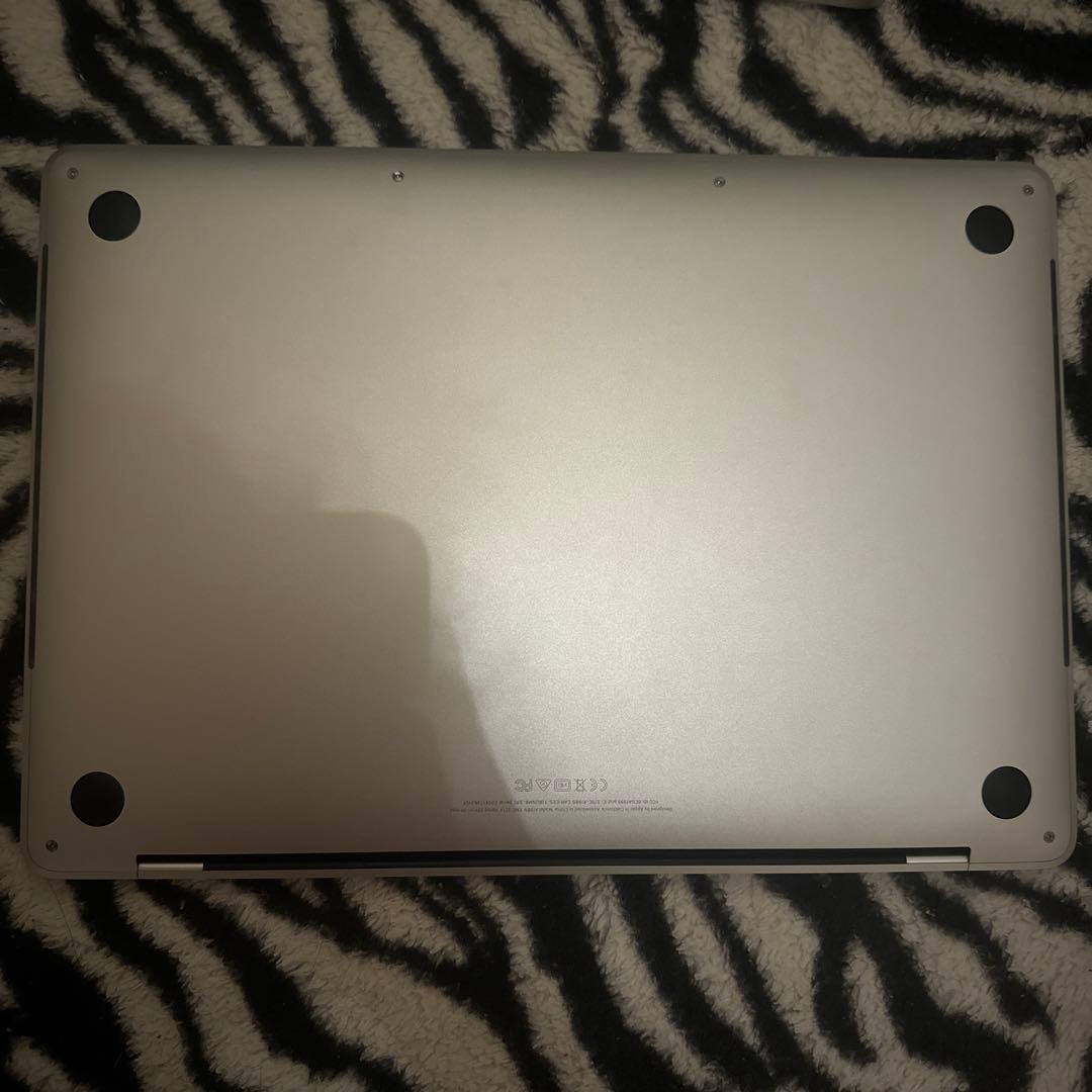 マックブック　MacBook Pro 2018　タッチバー