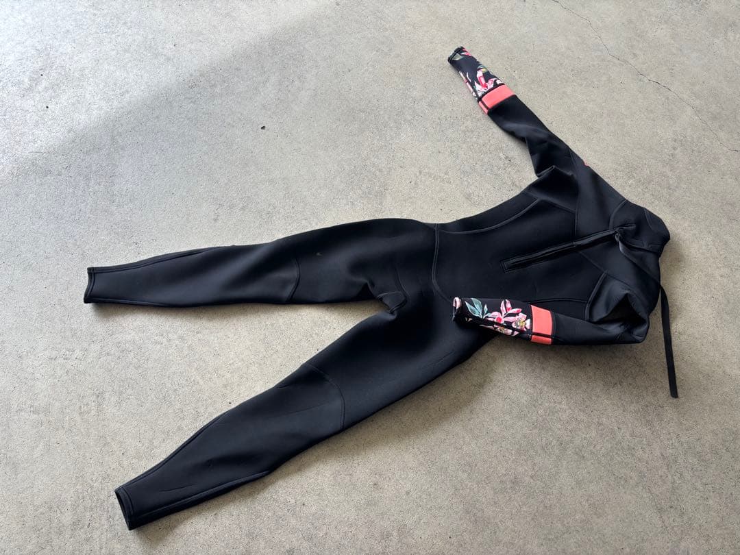 ★送料無料・超美品・お洒落★ロキシー　フルスーツ　ウエットスーツサーフィン可愛い