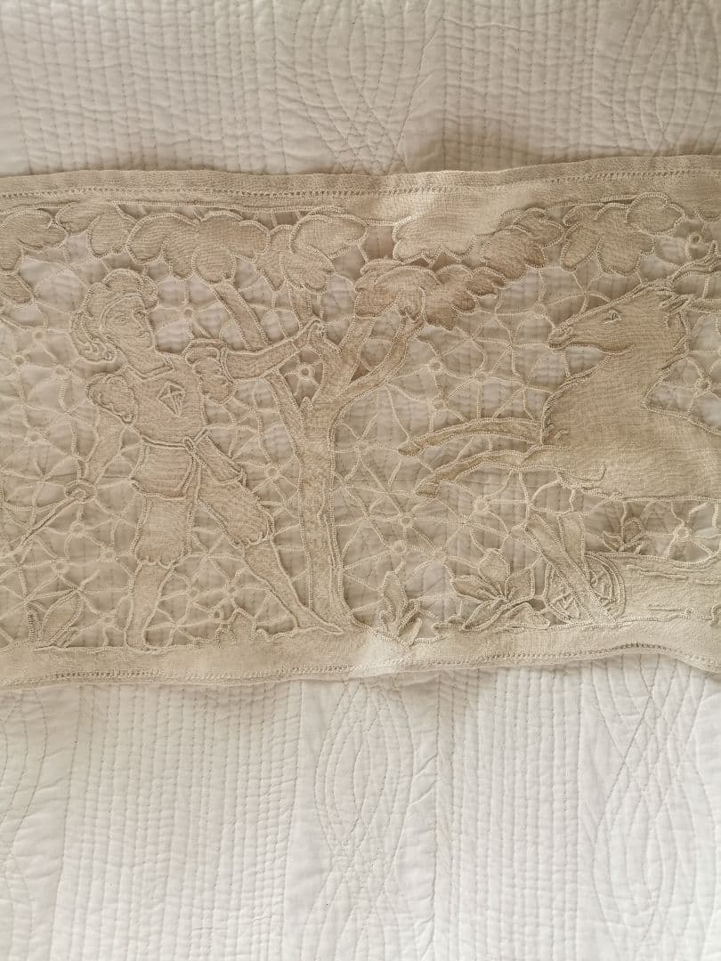 アンティーク フランス 狩猟の光景 鹿・騎馬者・犬 カットワーク リネンクロス