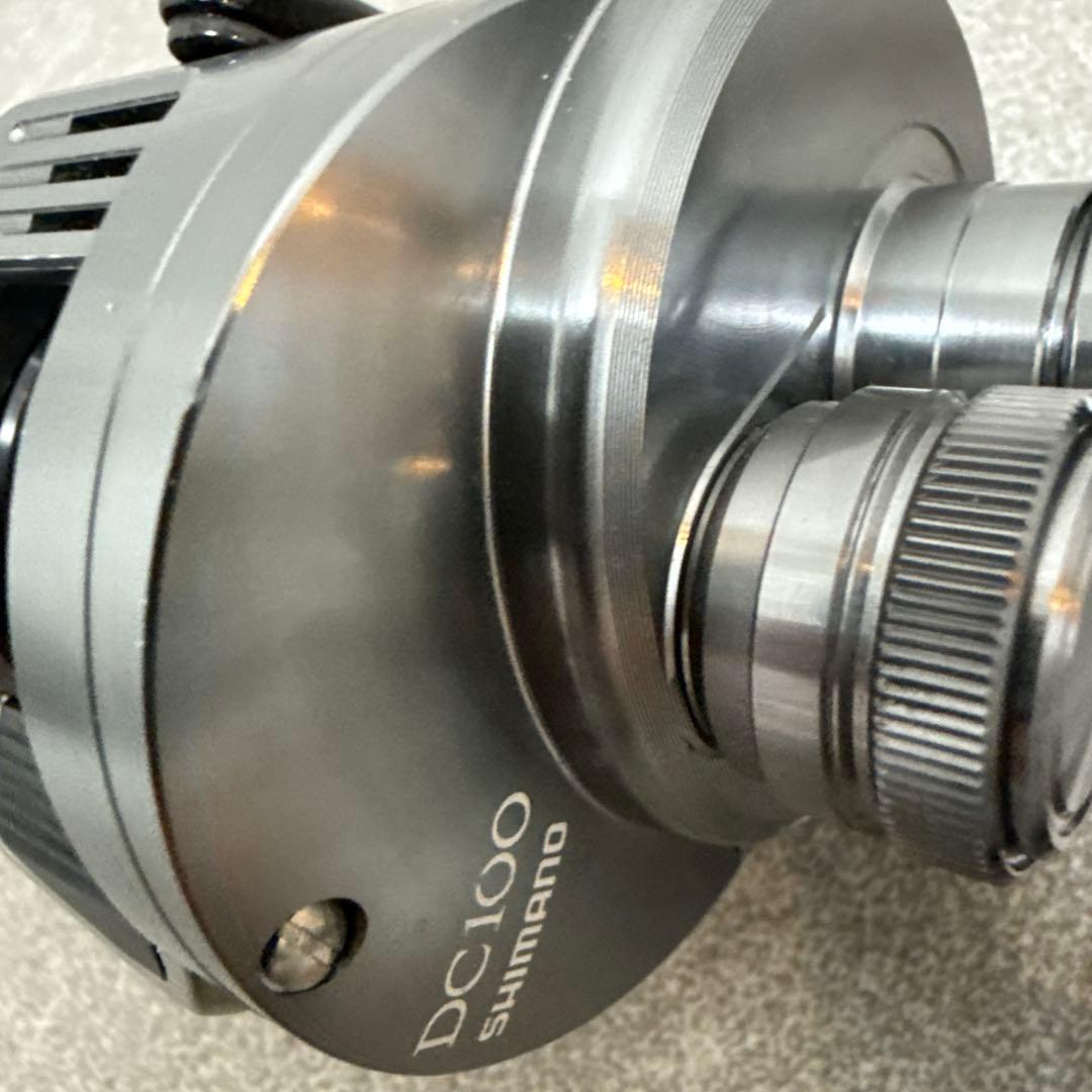 【美品】シマノ　20カルカッタコンクエスト　DC100　右ハンドル