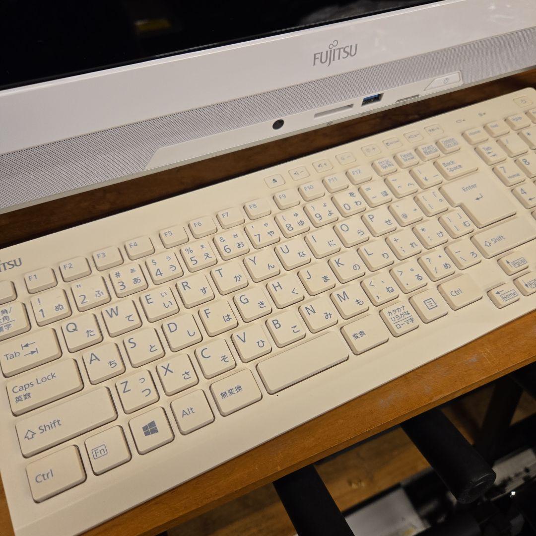 FUJITSU FMVF70YDW オールインワン パソコン 初期化済み
