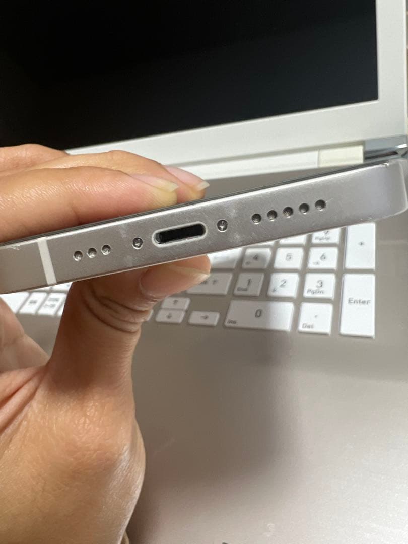 バッテリー91% iPhone 14 ホワイト SIM フリー